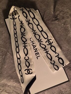 CHANEL Black & White Chain Logo Twilly Scarf